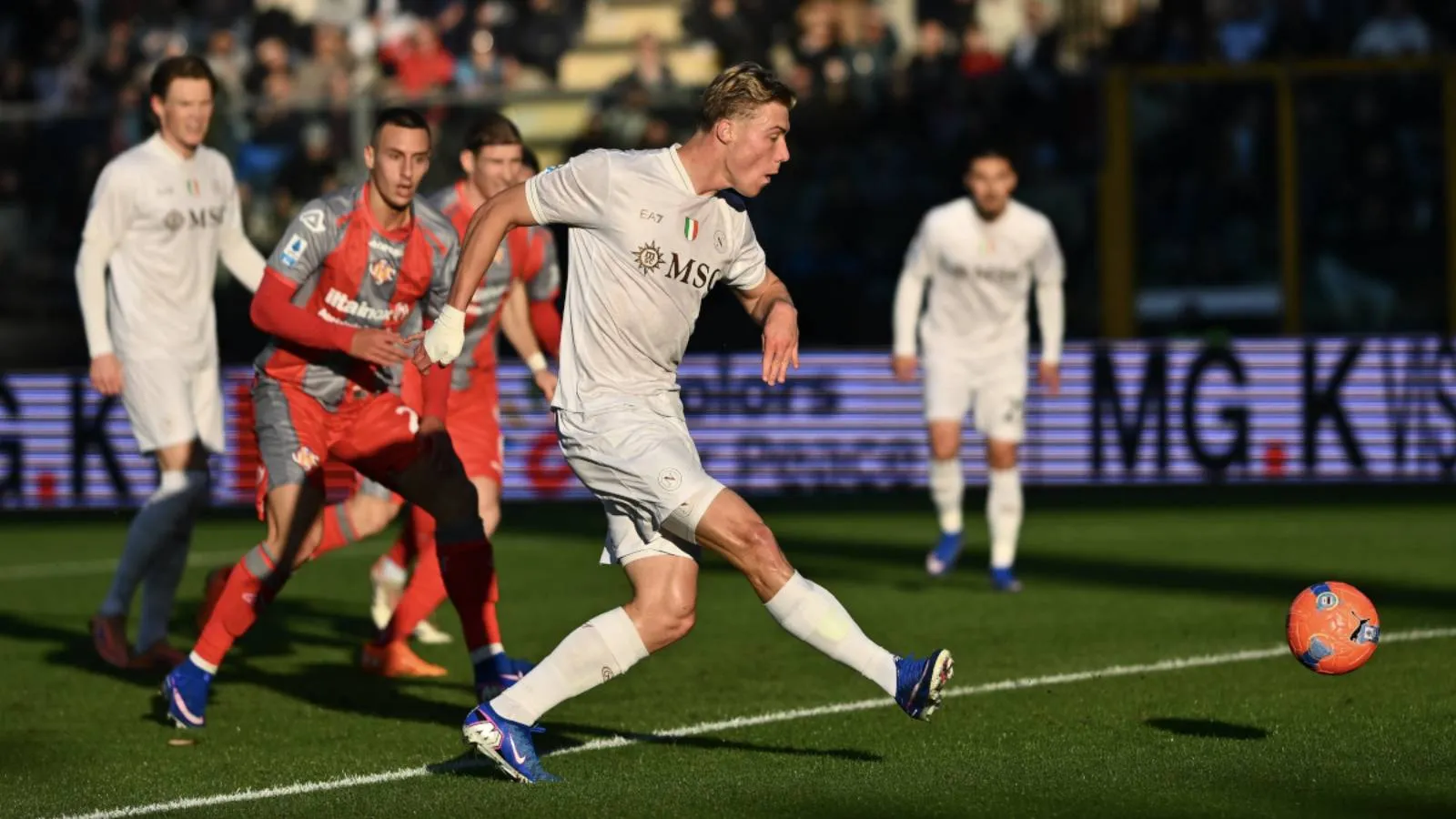 Napoli, Cremonese'yi Höjlund'ın golleriyle geçti