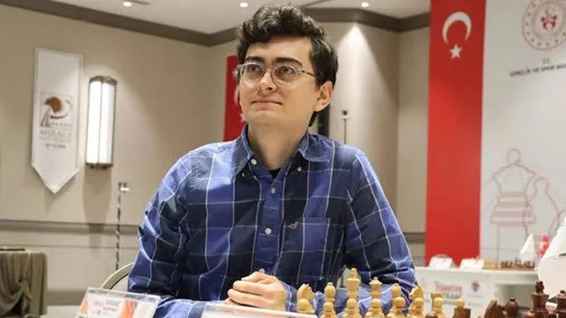 Millî satranç oyuncusu Vahap Şanal, Dünya Hızlı ve Yıldırım Satranç Şampiyonası'nda dünya birincisi rakibi Murzin'i mağlup etti