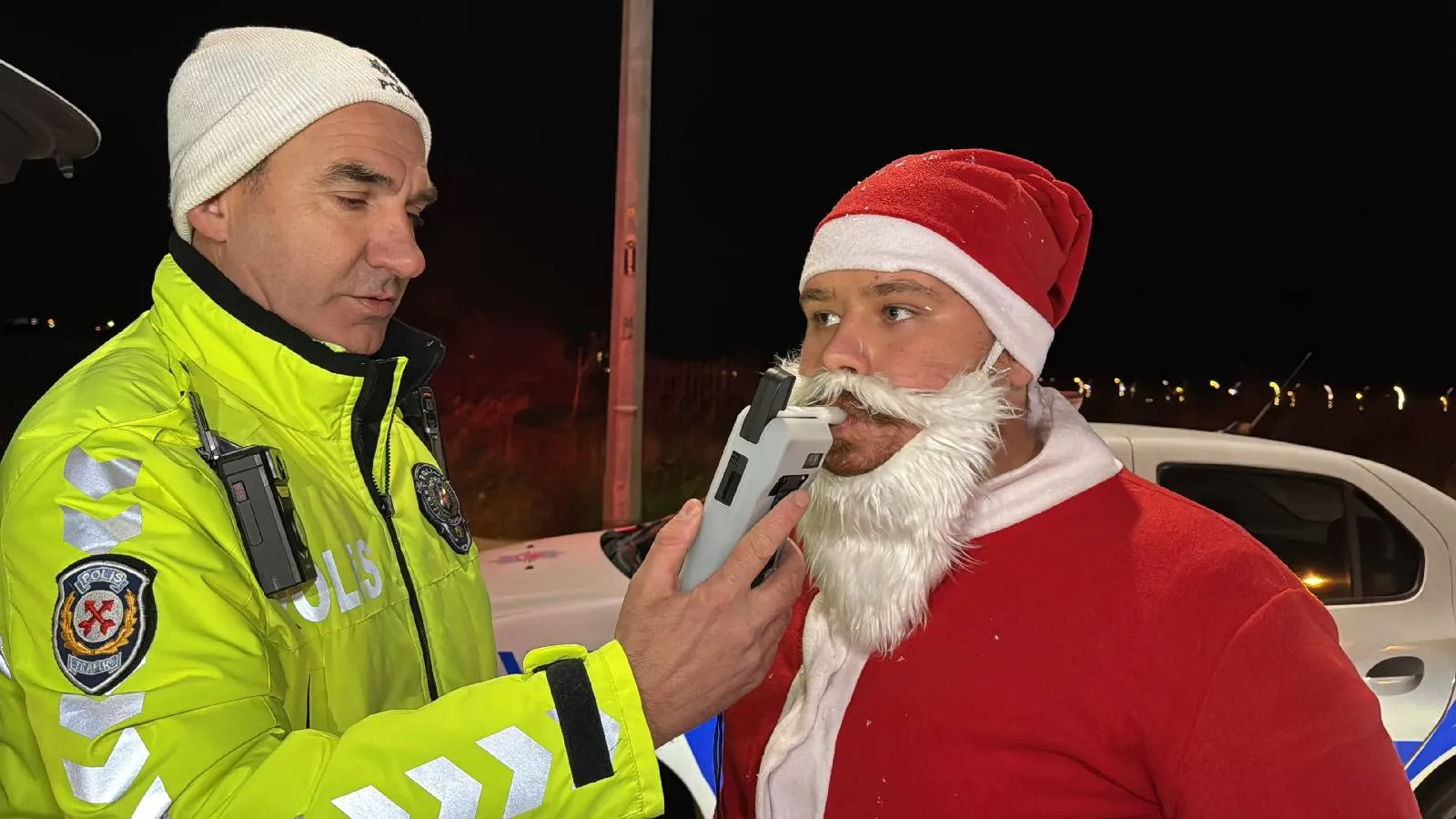 "Noel Baba" kostümlü sürücü Edirne'de trafik uygulamasına takıldı