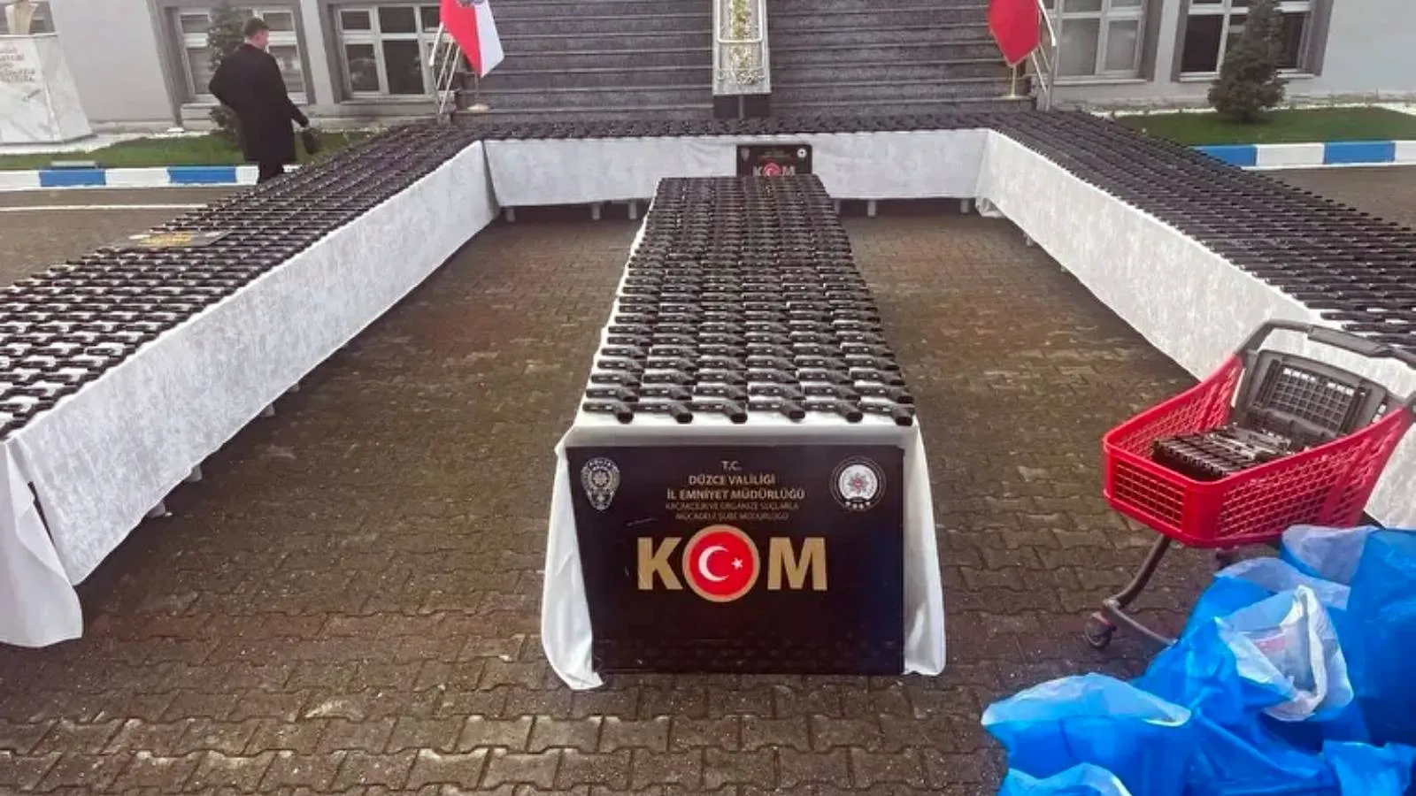 İstanbul'a götürülecekmiş: Binlerce silah yüklü cephaneliğin olduğu yolcu otobüsü yakalandı!