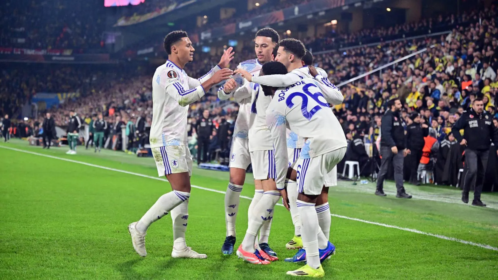 Fenerbahçe üretemedi: Kanarya, Avrupa Ligi'nde Aston Villa'ya tek golle mağlup oldu
