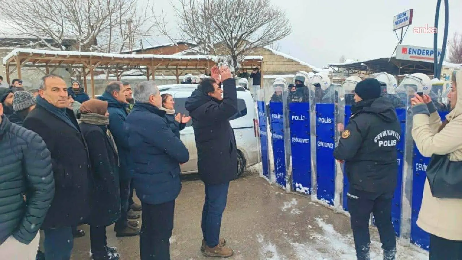 Van’da 'Suriye' protestosuna polis müdahalesi: 6 gözaltı