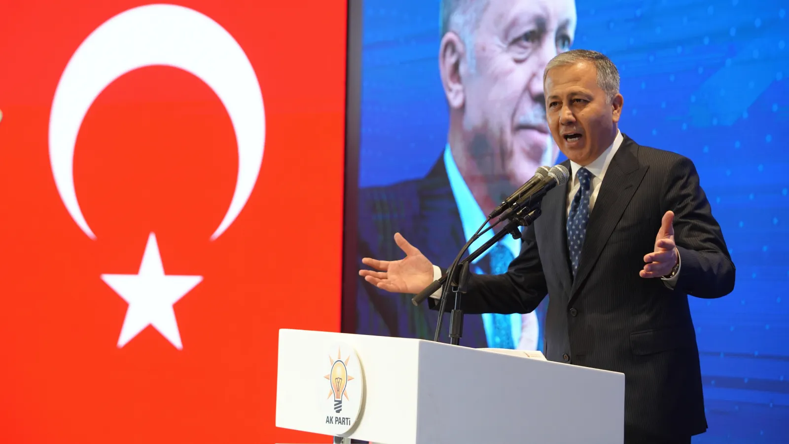 Yelikaya: Torbacısıyla baronuyla sokaklara zehir saçanları inlerine kadar takip ediyor, suç yuvalarını dağıtıyoruz