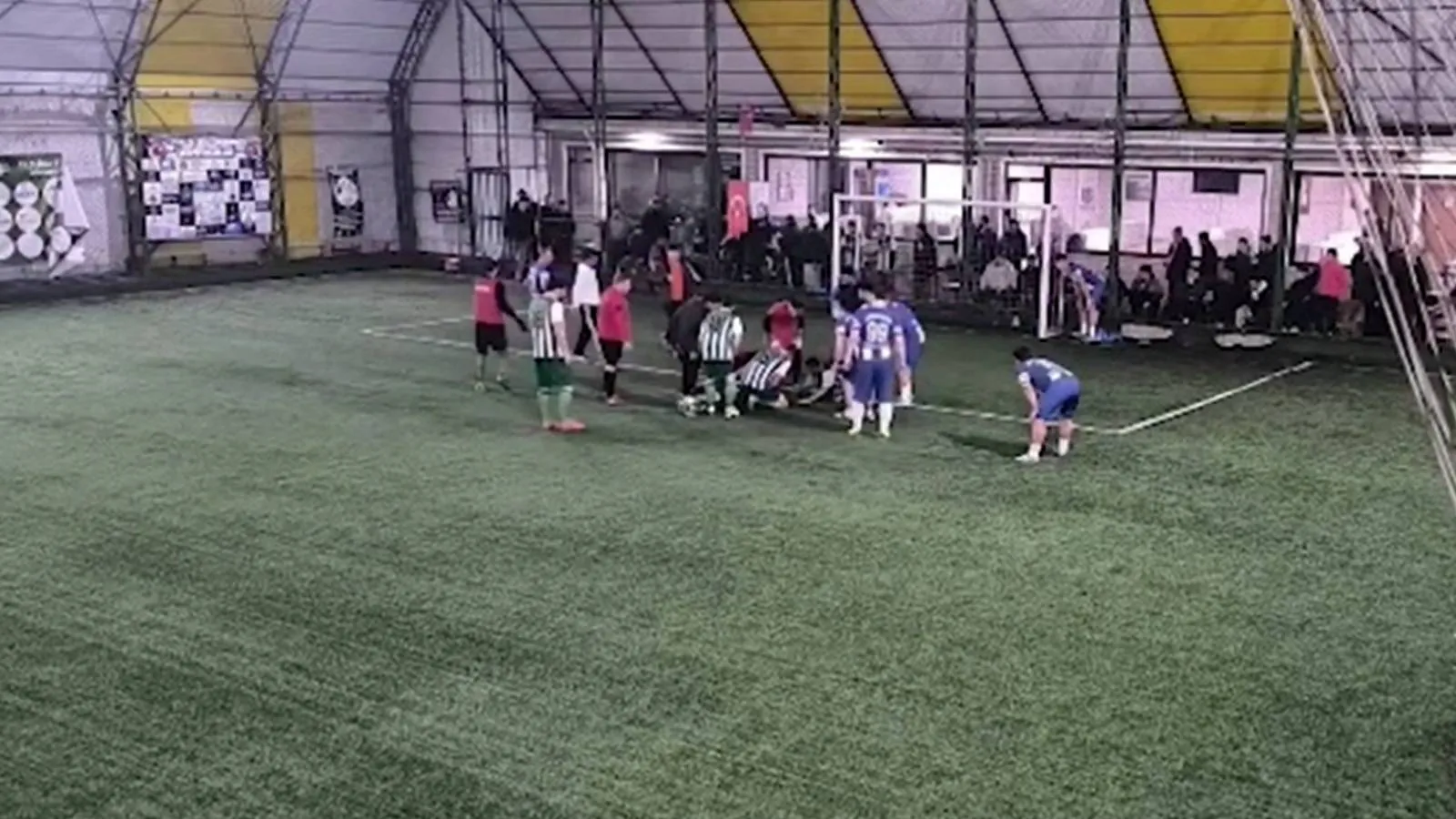 Köy turnuvasında dili boğazına kaçan futbolcu, hakem sayesinde hayata tutundu