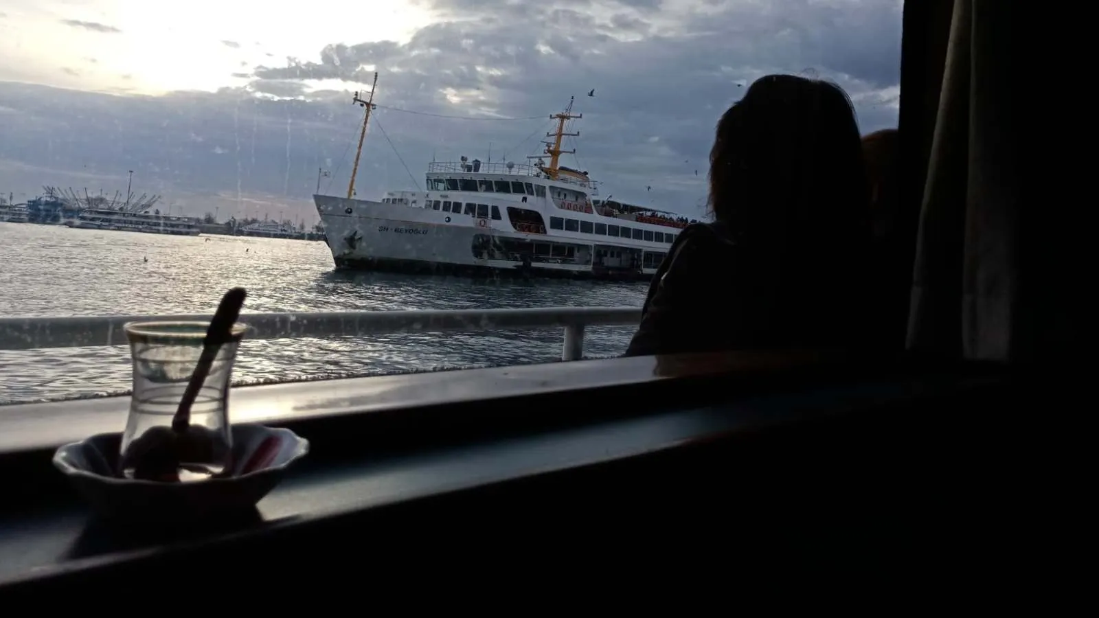 İstanbul vapurlarında bir devir kapanıyor: Taze çay servisinin sonlandırılması tasarlanıyor