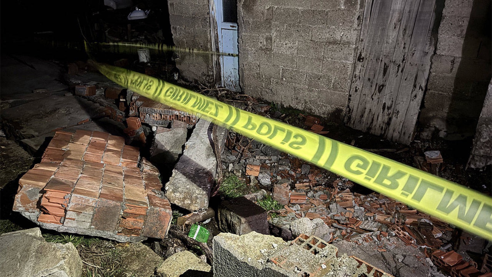 Bursa'da şiddetli lodos: Çöken duvarın altında kalan genç hayatını kaybetti