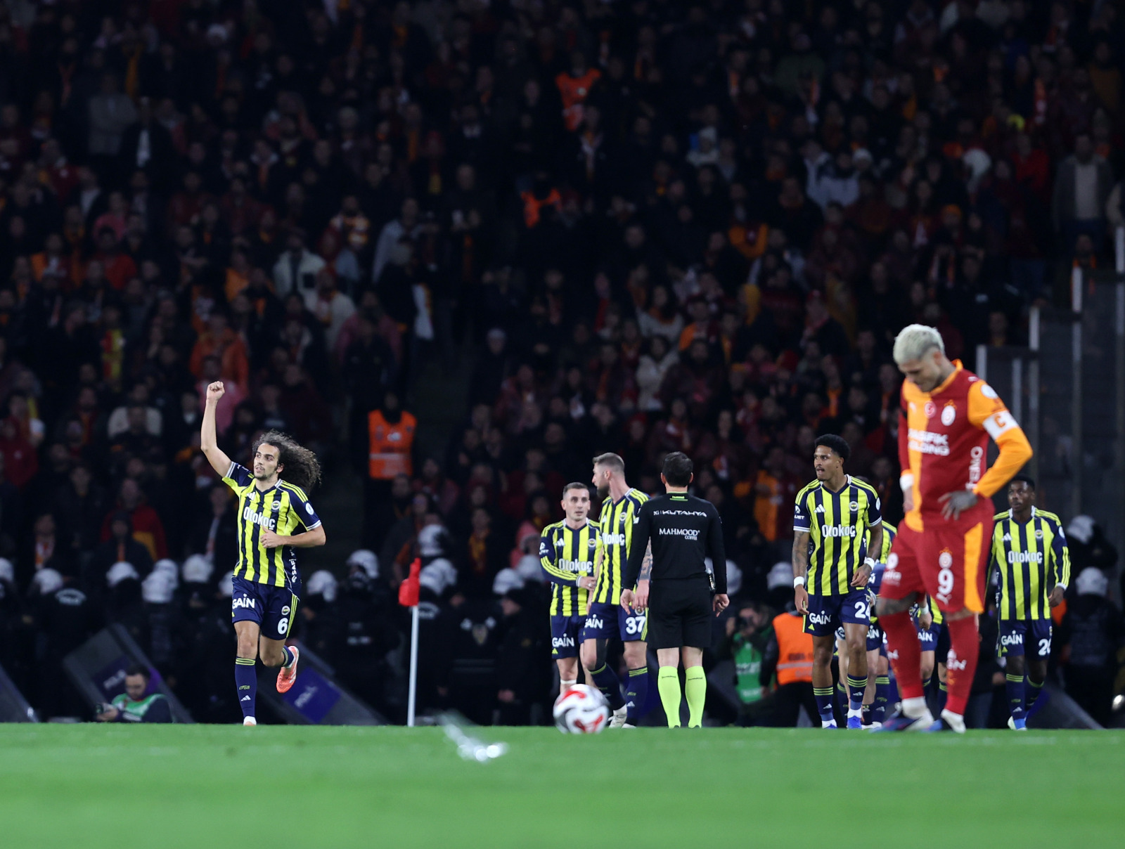 Spor yazarları, Süper Kupa finalini yorumladı: Fenerbahçe sadece kupayı kazanmadı, bu galibiyet ile ligin patronu da oldu