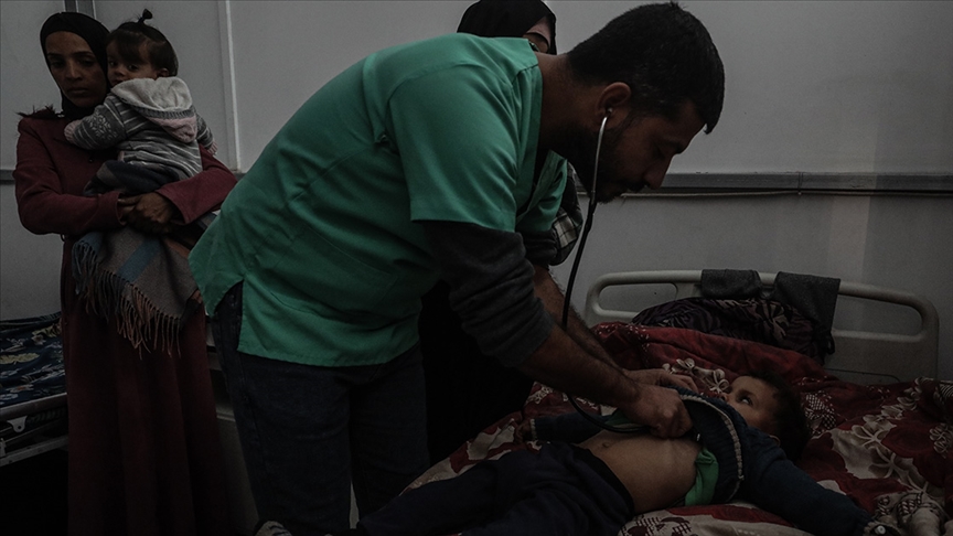 İsrail saldırılarıyla sağlık sisteminin de çöktüğü Gazze'de "ölümcül virüsler" yayılıyor