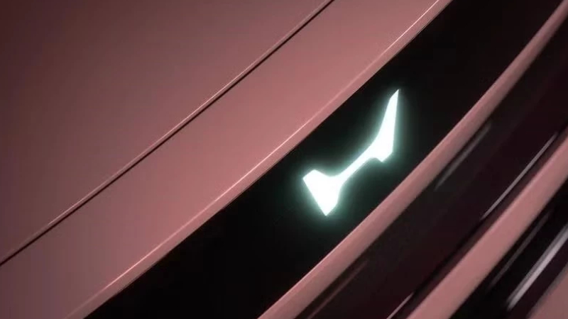 Honda, bu değişiklikle sadece bir harfi güncellemiyor; aynı zamanda markanın gelecekteki teknolojik dönüşümüne de vurgu yapıyor. 