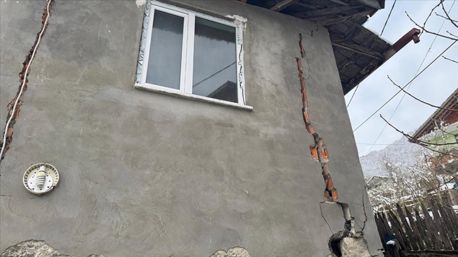Bartın'da heyelan: 15 evde çatlak oluştu, inceleme başlatıldı 