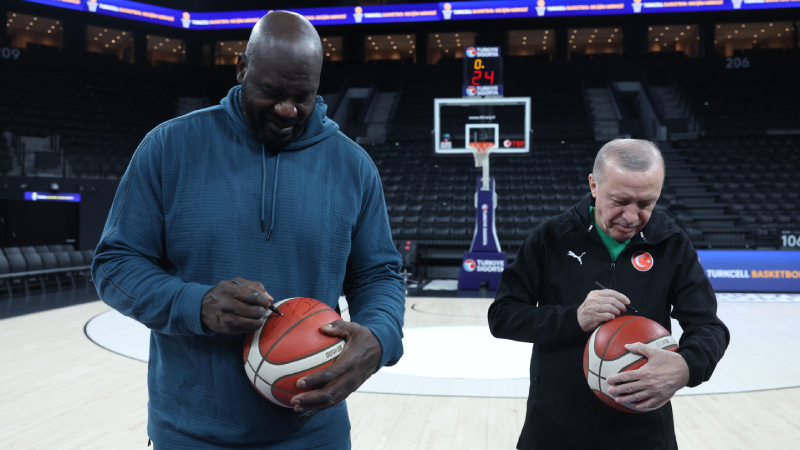 Erdoğan, eski NBA oyuncusu Shaquille O'Neal ile basketbol oynadı