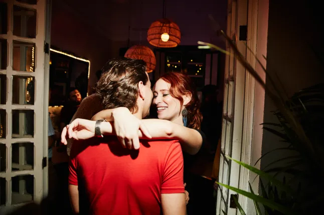 Metro’ya konuşan sertifikalı seks ve ilişki terapisti, Kink Curious kitabının yazarı Gigi Engle, iyi bir öpücüğü ayırt eden temel özellikleri sıraladı. İşte uzman görüşlerine göre iyi bir öpücüğün beş işareti: