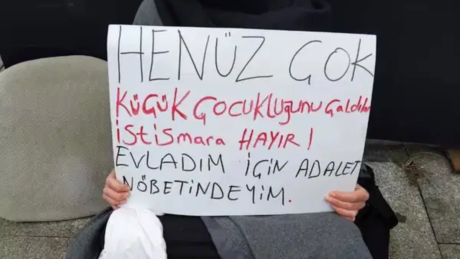 Kuran’a Hizmet Vakfı yöneticisinin 3 yaşındaki çocuğa cinsel istismarda bulunduğu iddiası: Annesi adalet nöbeti tutuyor