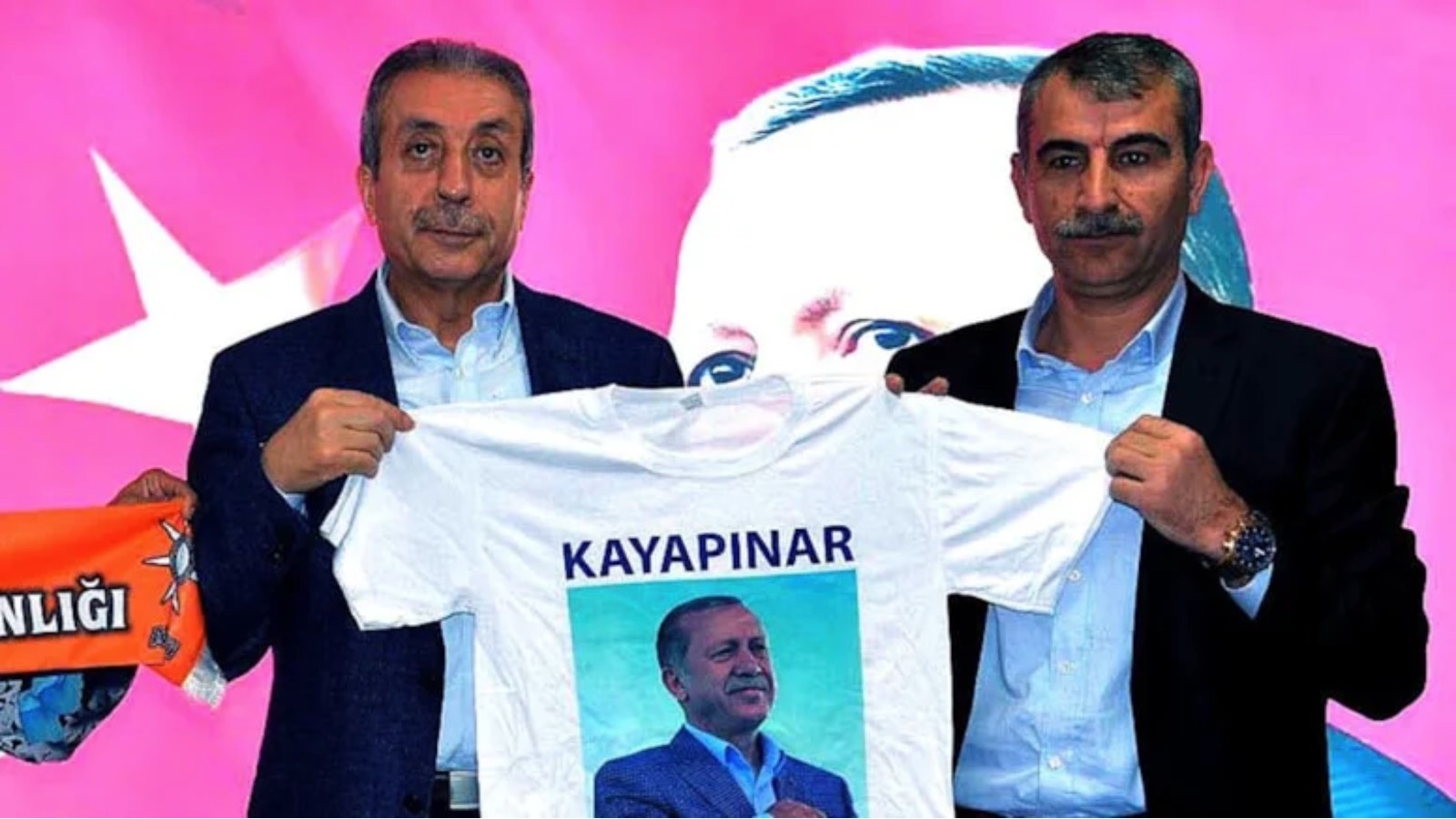AKP’li eski ilçe başkanı araca uyuşturucu yükledikten sonra türbeye gidip dua etmiş 