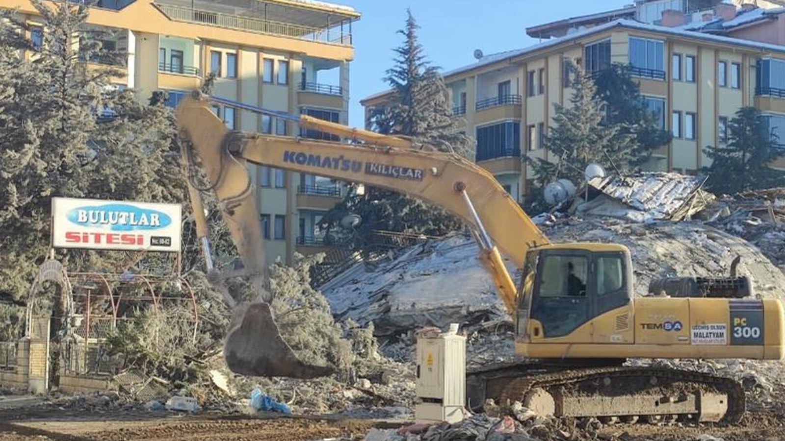 31 kişiye mezar olan Bulutlar Sitesi davasında bilirkişi raporu gelmedi, duruşma ertelendi 