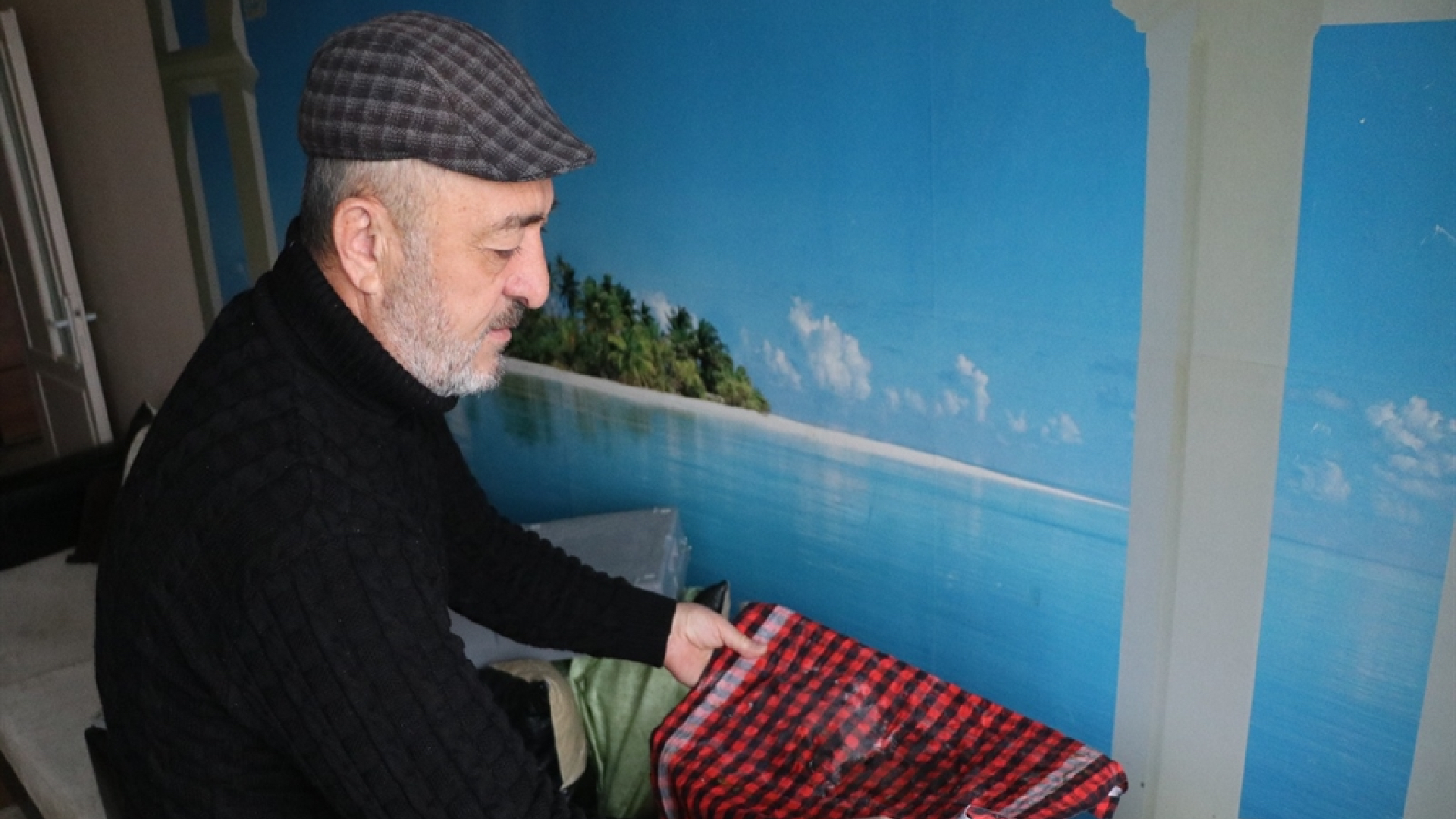 15. kattaki evinde arı kovanı kurdu, arılarını sensörle yönetiyor