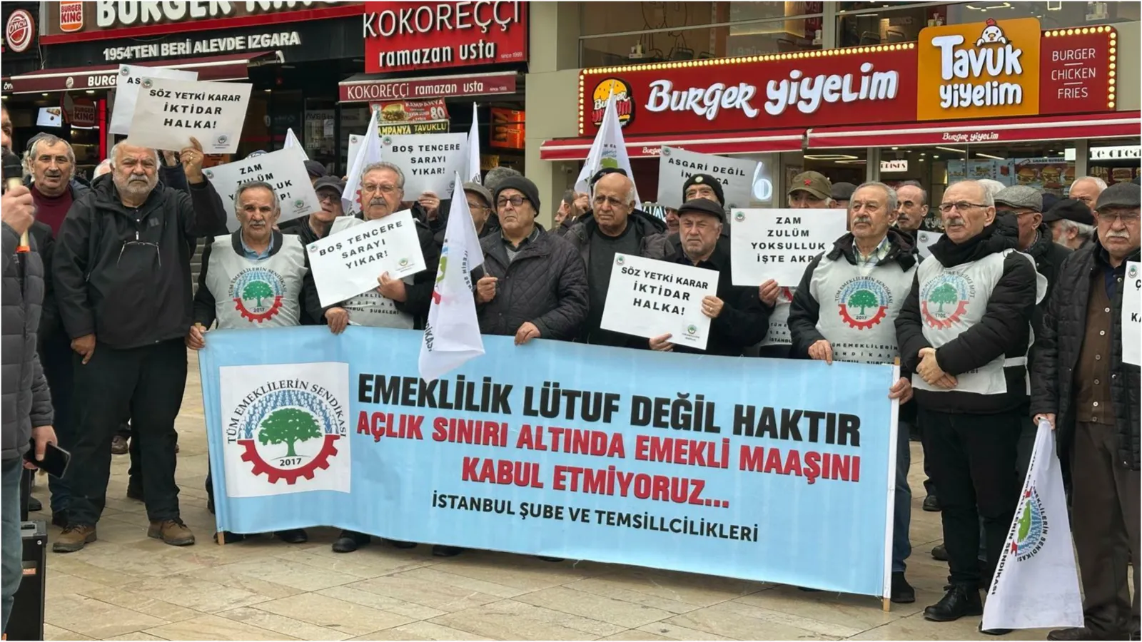 Emekliler sokakta: "Sefalete razı olun, susun, itiraz etmeyin" diyorlar!
