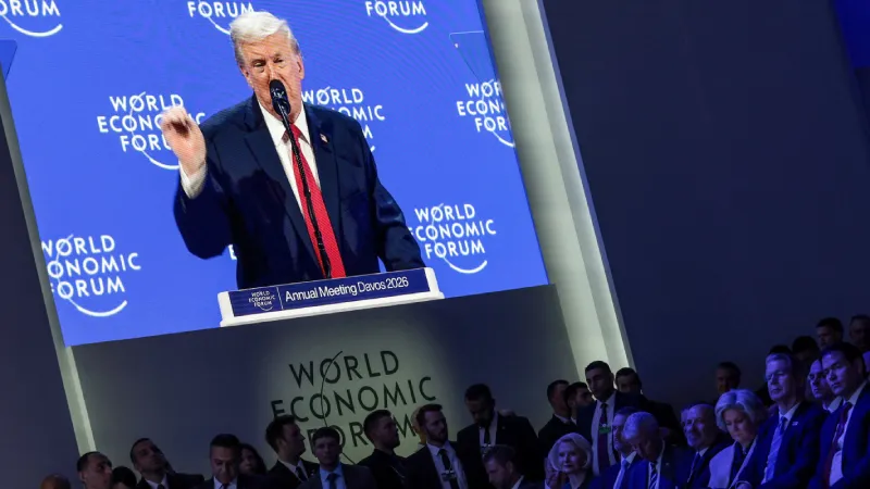 Trump'tan Davos'ta Grönland ısrarı: İstediğim bir parça buz ama vermiyorlar!