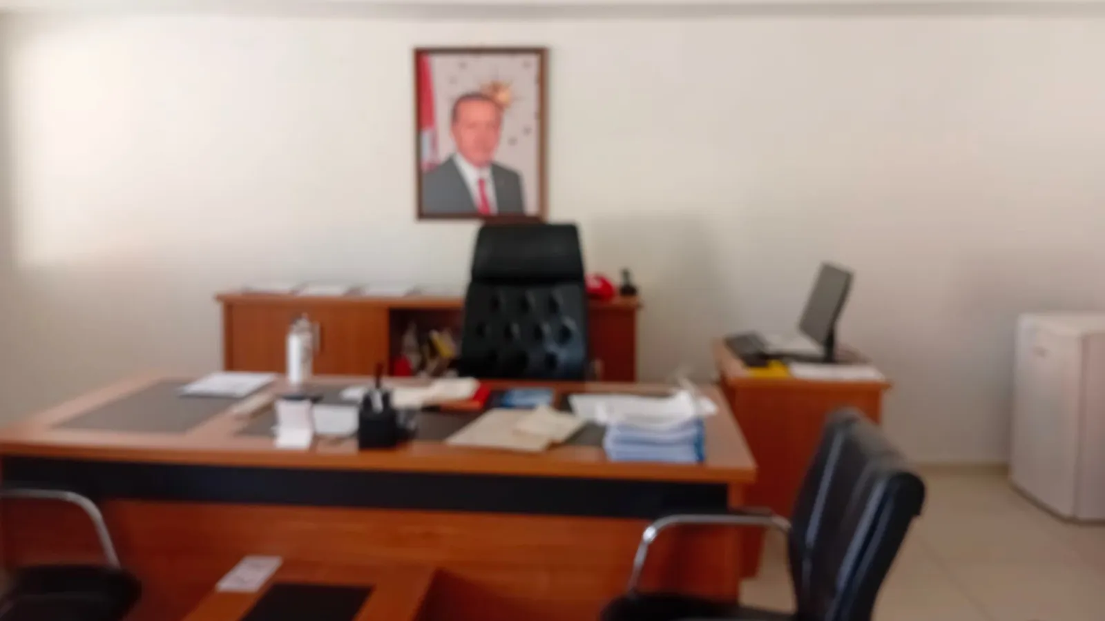 CHP'li Öztürkmen: PTT'de müdürler makam odalarından Atatürk'ü kaldırdı