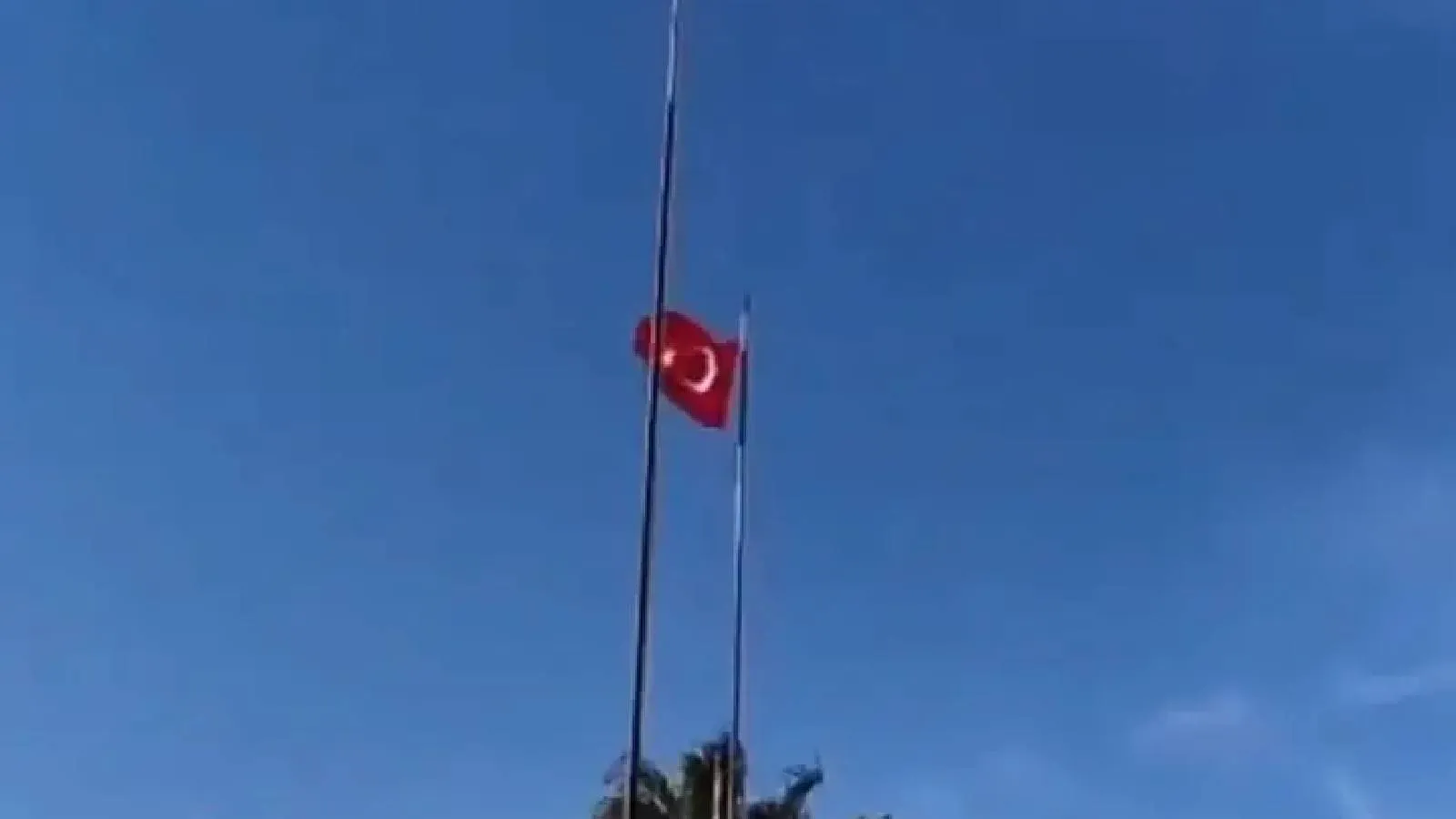KCK: Bayrağının indirilmesi bir provokasyondur, bir değer olan bayrağın kendisine de hakarettir