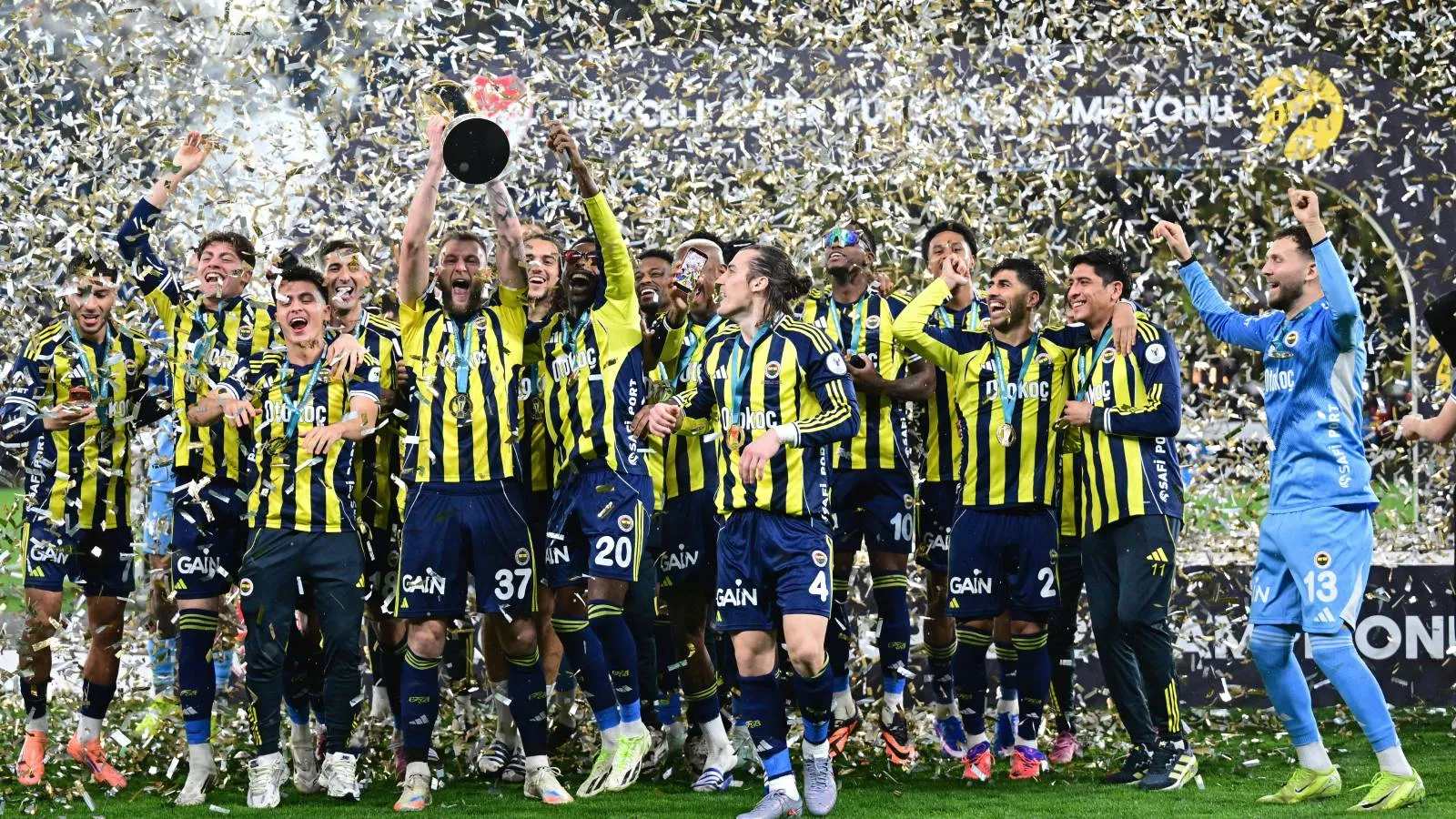 Süper Kupa Fenerbahçe’nin: Kanarya, Galatasaray’ı finalde 2 golle yıktı!