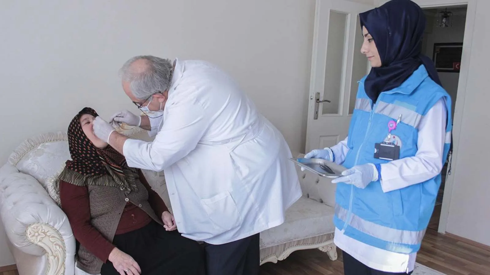 Bakanlıktan zorlu kış şartlarında 'Evde Sağlık Hizmetleri'ne ilişkin paylaşım