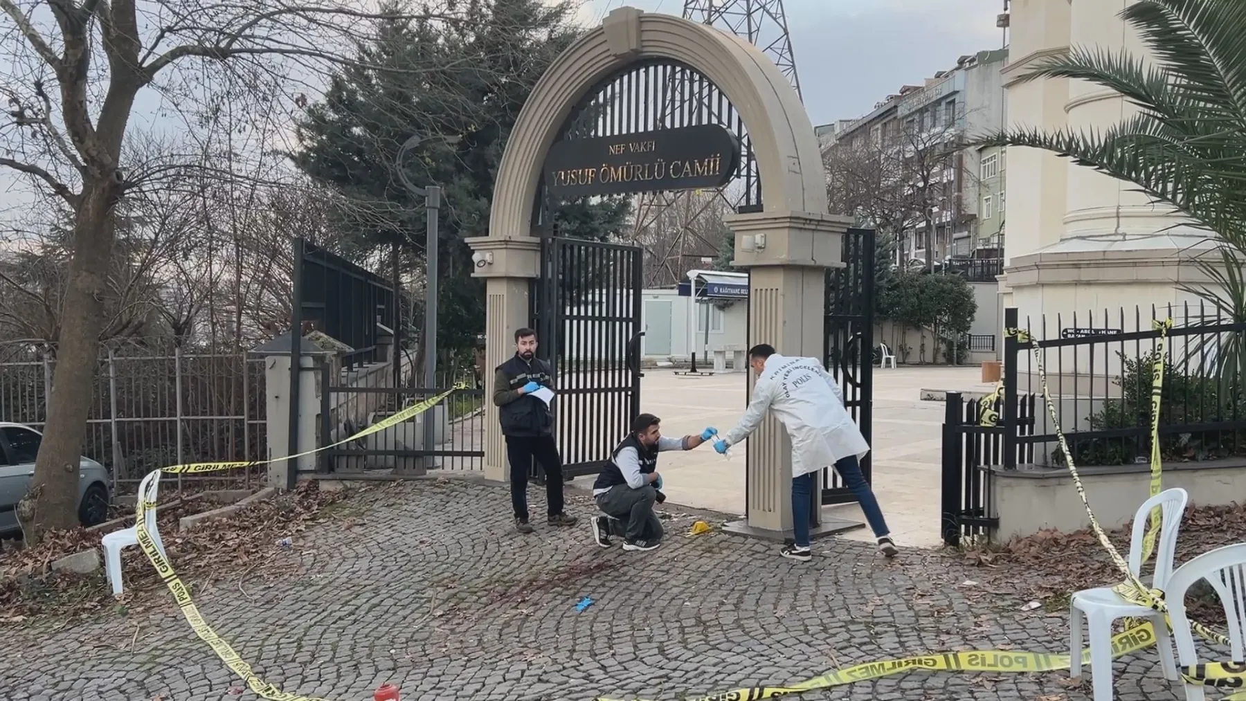 Kağıthane'de annelerinin cenazesinde miras paylaşımı cinayeti; ağabey kardeşini silahla vurdu