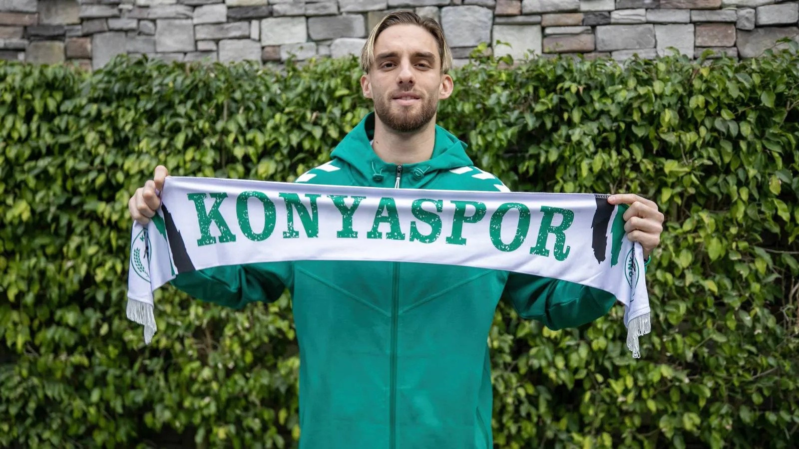 Galatasaray'a veda eden Berkan Kutlu, Konyaspor'a imza attı