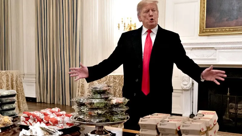 "Sürekli McDonalds, şekerleme ve diyet kola tüketiyor": ABD Sağlık Bakanı, Trump'ın fast food alışkanlıklarını anlattı