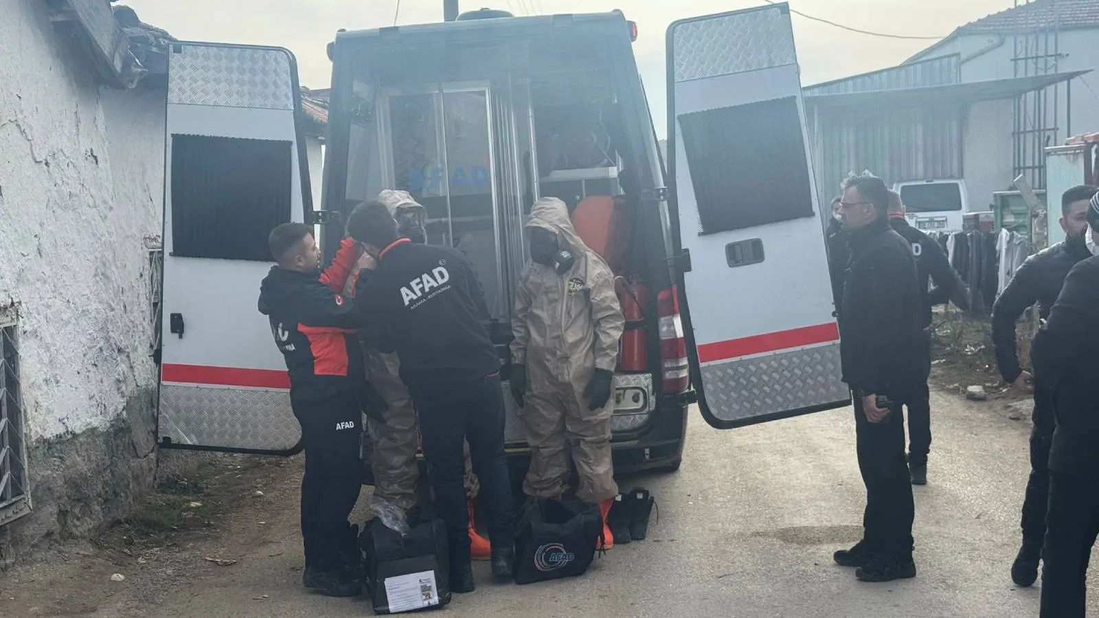 Böcek ilacından zehirlendiler: Ankara'da 1'i çocuk 7 kişi hastaneye kaldırıldı