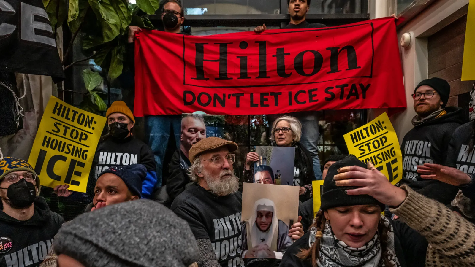New York'ta göçmen polisi protestosu: Eylemciler ICE görevlilerin kaldığı otele girdi; 66 kişi gözaltına alındı