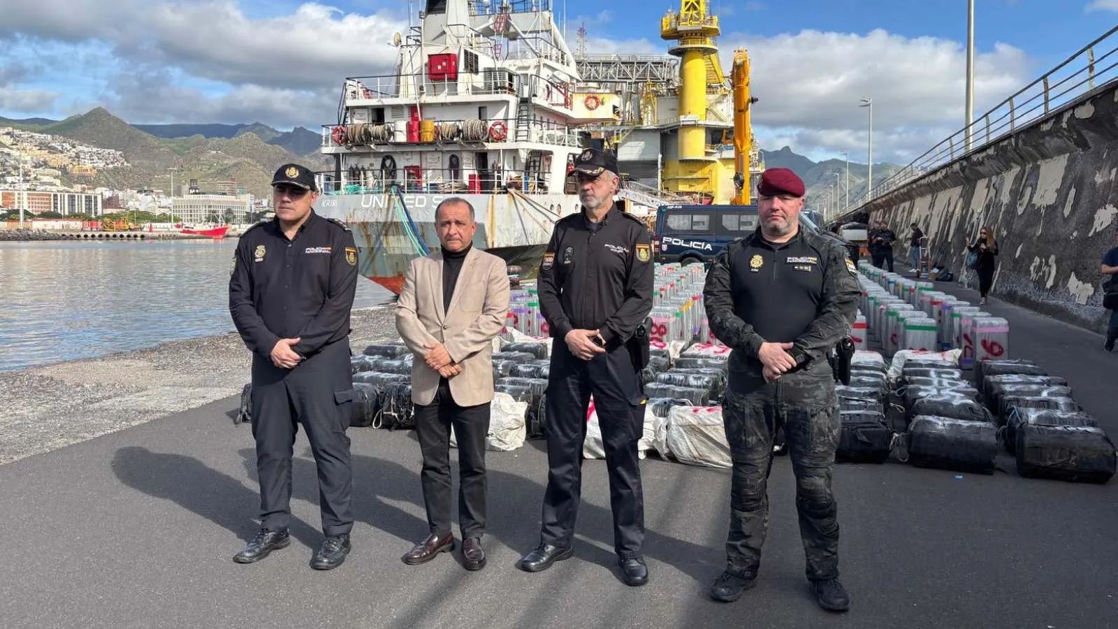 İspanyol polisi, Atlantik Okyanusu'ndaki ticari gemide yaklaşık 10 ton kokain ele geçirdi