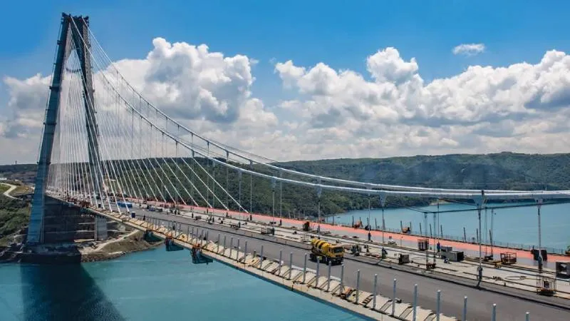 Yavuz Sultan Selim Köprüsü'nde şiddetli rüzgar alarmı 2'nci seviyeye çıkarıldı: Sürücülere uyarı!