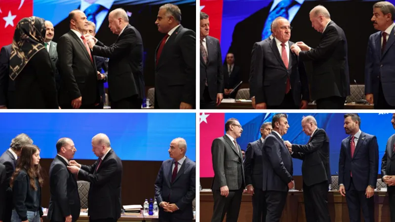 Rozetlerini Erdoğan taktı: Dört belediye başkanı daha AKP'ye katıldı