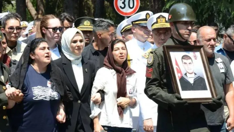 Hatay'da "sıvı kaybı" nedeniyle şehit olan Halit Kahraman'ın annesi: Oğlum "Anne çok susuzum, dolabı su ile doldur gelince kana kana içeceğim" dedi; son konuşmamız bu oldu