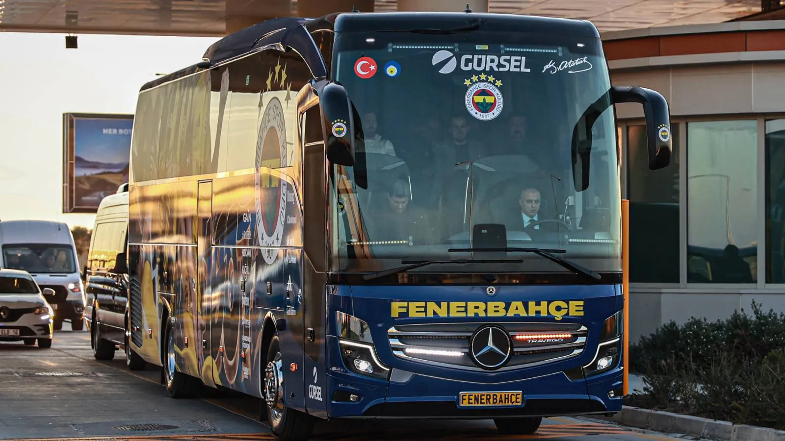 Süper Kupa'da yarın karşılaşacak Fenerbahçe ve Samsunspor kafileleri Adana'ya geldi