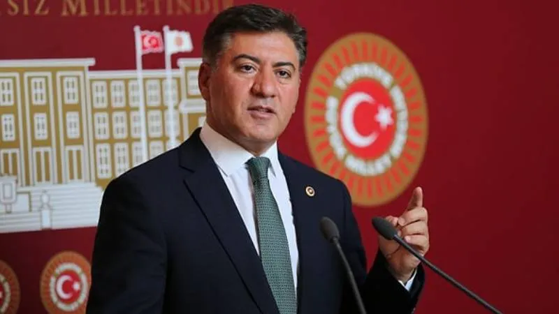 CHP'li Emir, Ahmet Özer kararına tepki gösterdi; Bahçeli'ye seslendi: Bunca çağrınıza rağmen iktidar ortağınız çözüm ihtimalini her gün biraz daha boğuyor!