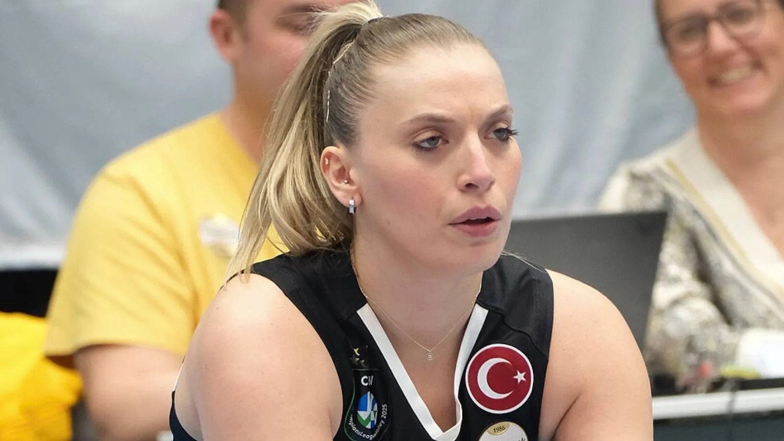VakıfBank'ta Cansu Özbay'a kötü haber