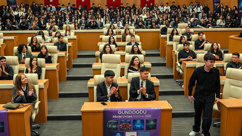 Çocuklar, Birleşmiş Milletler’i yönetirse: “G-MUN 2026” Adana’da düzenlendi