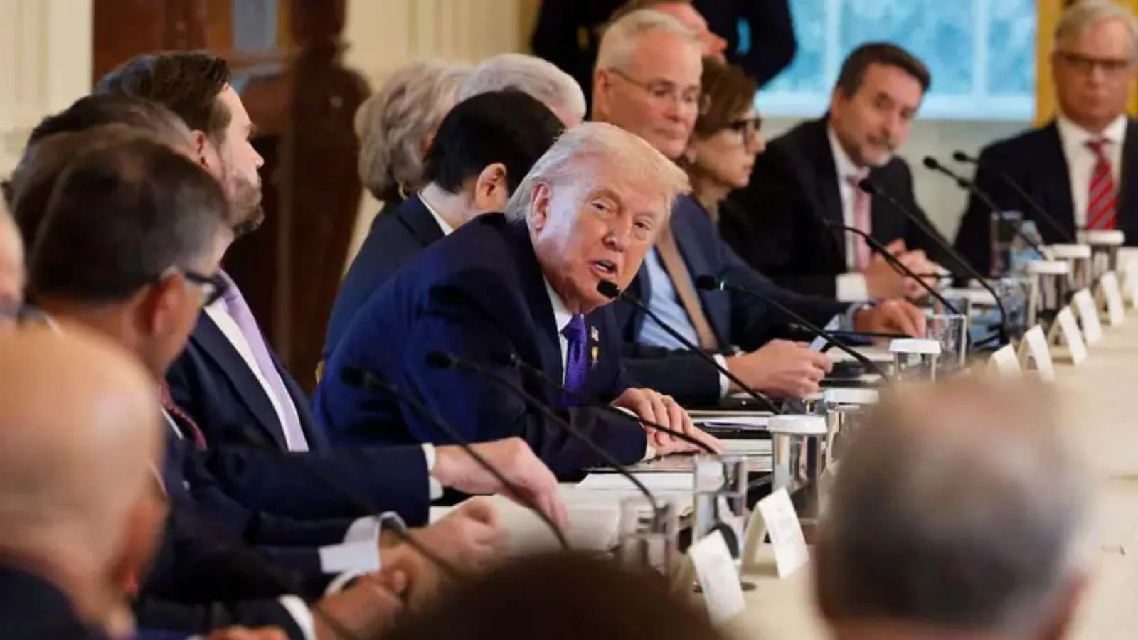 Trump, Venezuela petrolü için 100 milyar dolar yatırım arıyor, şirketler neden isteksiz?