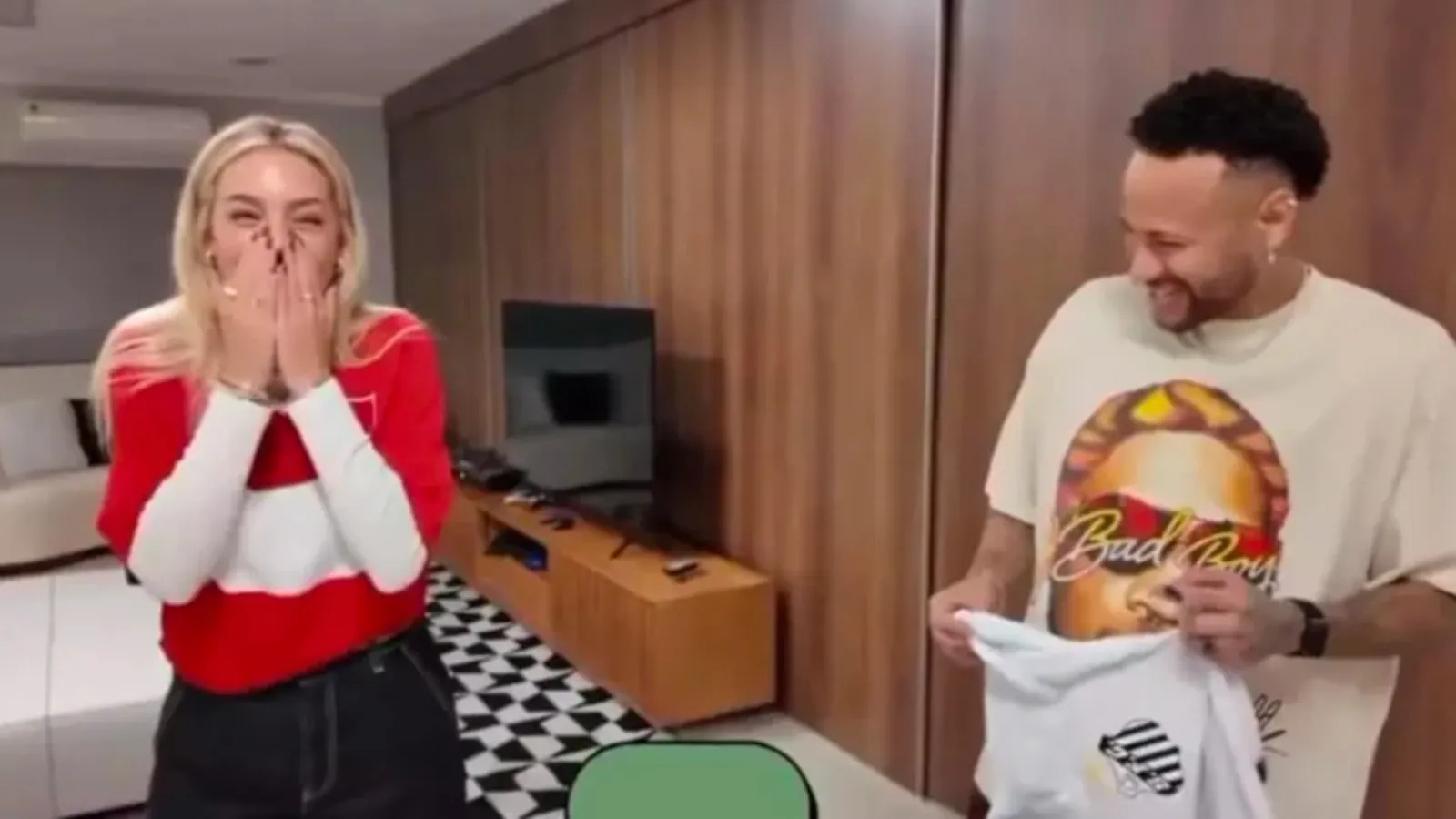 Milli futbolcu Aycan Yanaç fermuarını açık unuttu, Neymar kahkahalara boğuldu