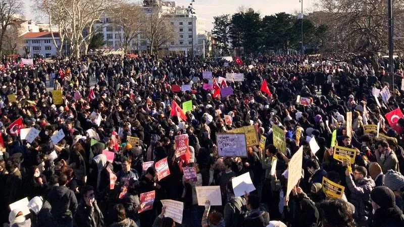 İddia: Kocaeli'nde İmamoğlu eylemlerine katılan 2 öğrenci yurttan atıldı