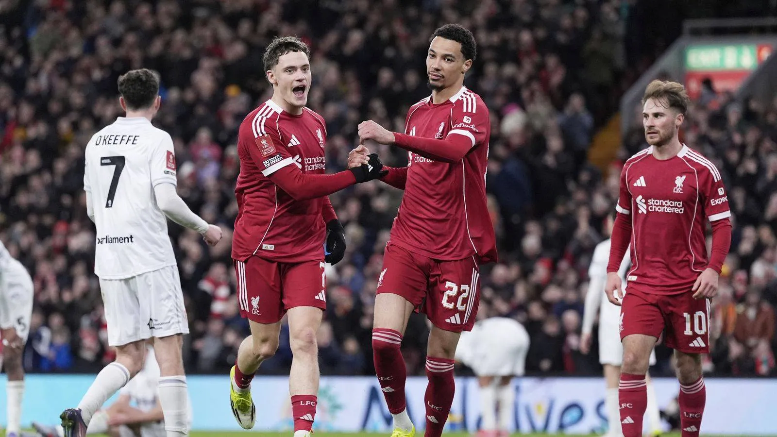 Liverpool, 4 golle turladı