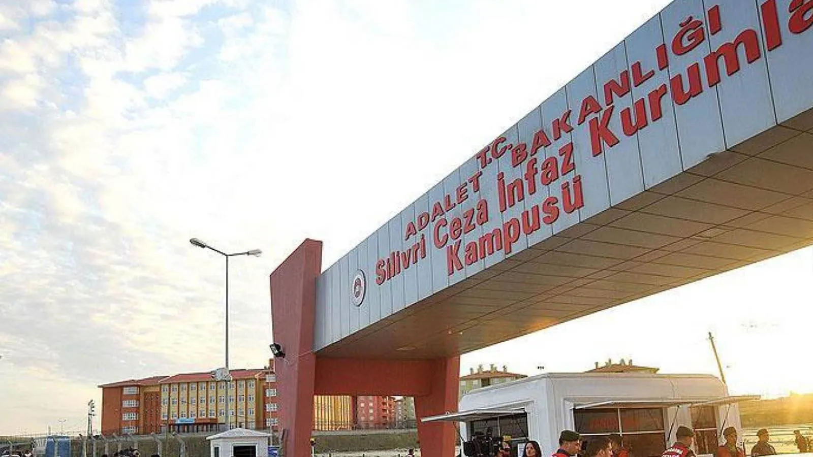 Ertuğrul Özkök | Silivri’den yılın ilk mektubu: 9 numaralı koğuşta bestseller şair ve kitaplar nelerdir?