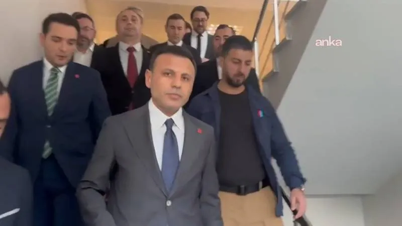 CHP İstanbul İl Kongresi davası ertelendi | Özgür Çelik: CHP'li olmanın ve kongre kazanmanın suç olduğu günlerden geçiyoruz