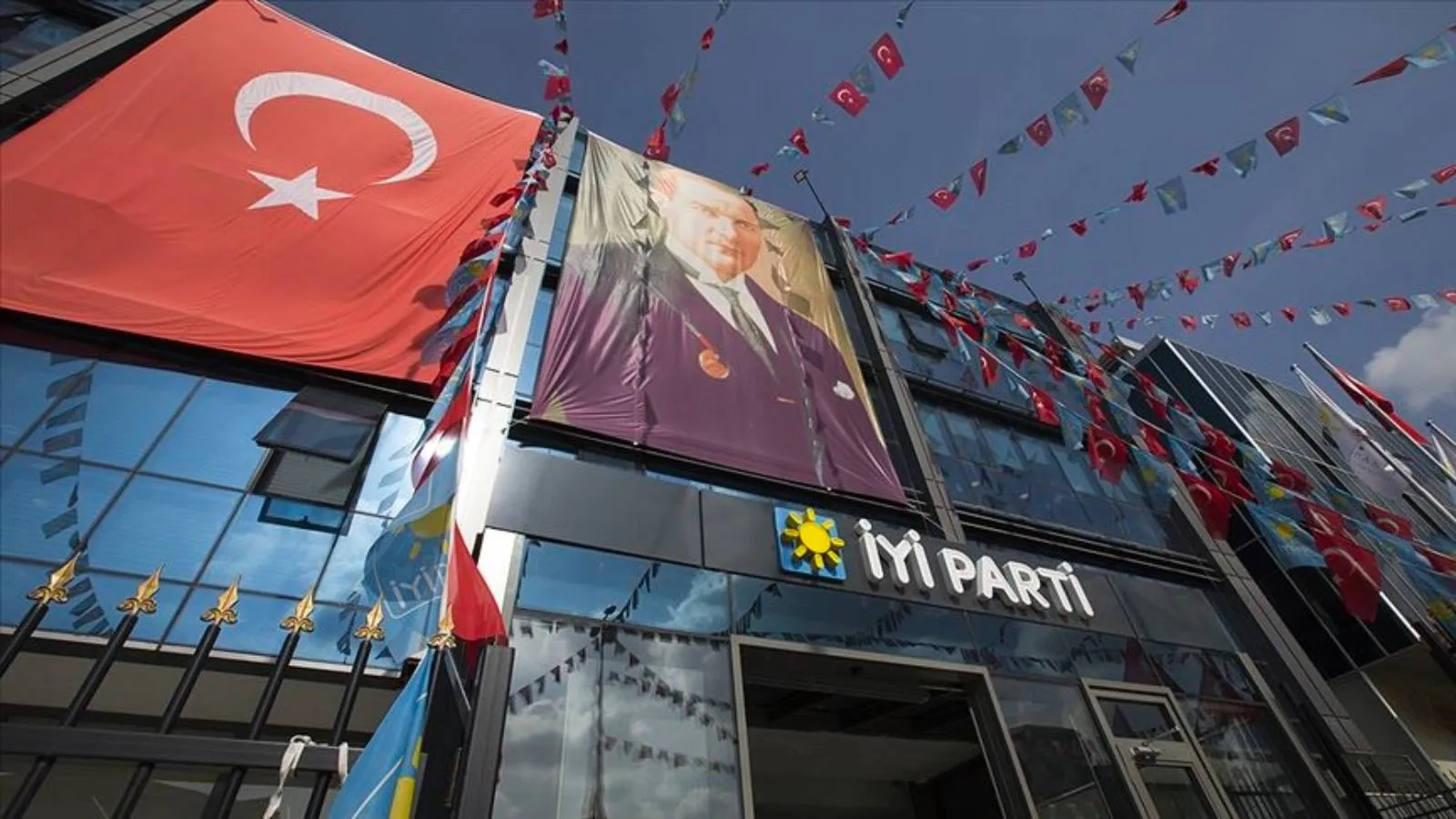 İyi Parti'nin "eşitlik" sloganıyla düzenleyeceği 4. olağan kurultayda GİK, MDK üyeleri ve genel başkan seçilecek