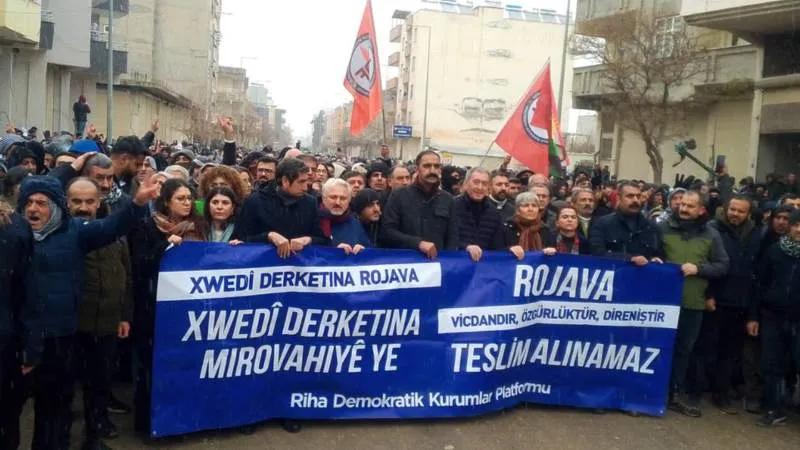 Evet, ben de Rojava'nın yanındayım!