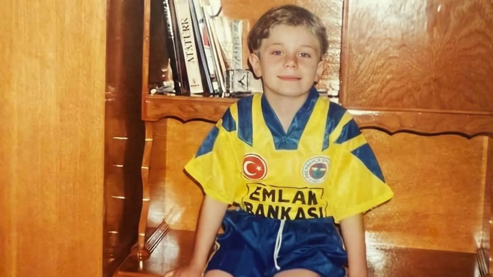 Mert Günok, Fenerbahçe formalı çocukluk fotoğrafını paylaştı: Gün gelir herkes evine döner