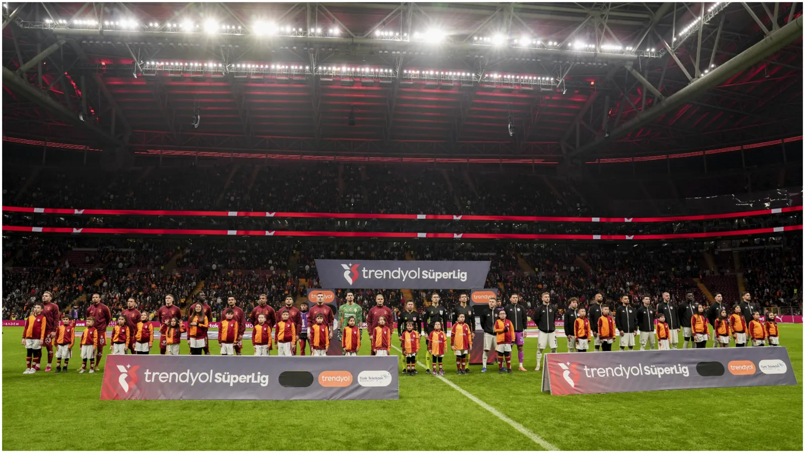 Spor yazarları, Galatasaray - Gaziantepspor karşılaşmasını değerlendirdi: Galatasaray gazı kaçmış gazoz gibi!