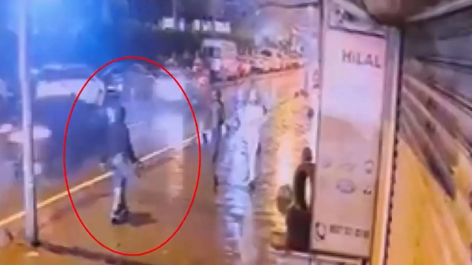 Bir aylık bebeği otobüs durağına bırakan anne deport edilecek